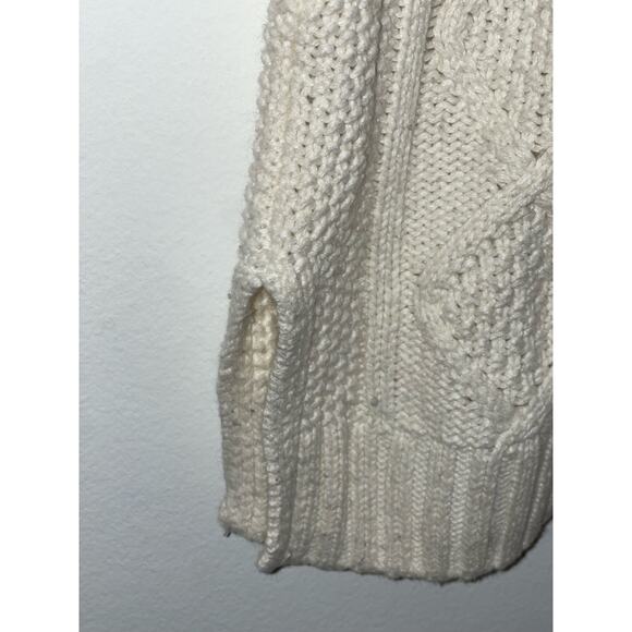 Madewell Cable Stitch
Oversize Sweater - Picture 3 of 5